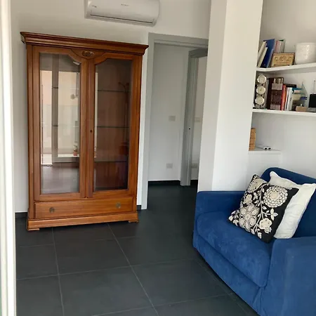 Elegante Fronte Διαμέρισμα *